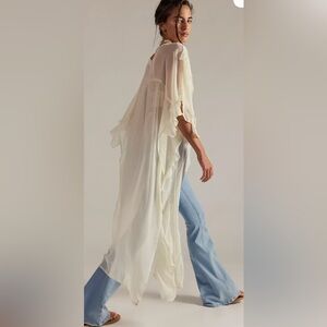 FREE PEOPLE “WINTER VALLEY KIMONO”
*NWT $98.00 *ONE SIZE *COLOR: IVORY
